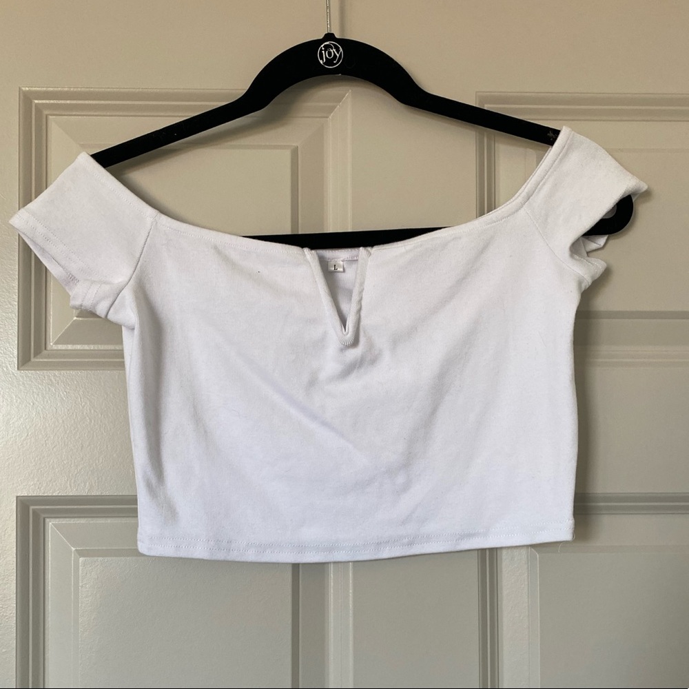 White v neck crop top